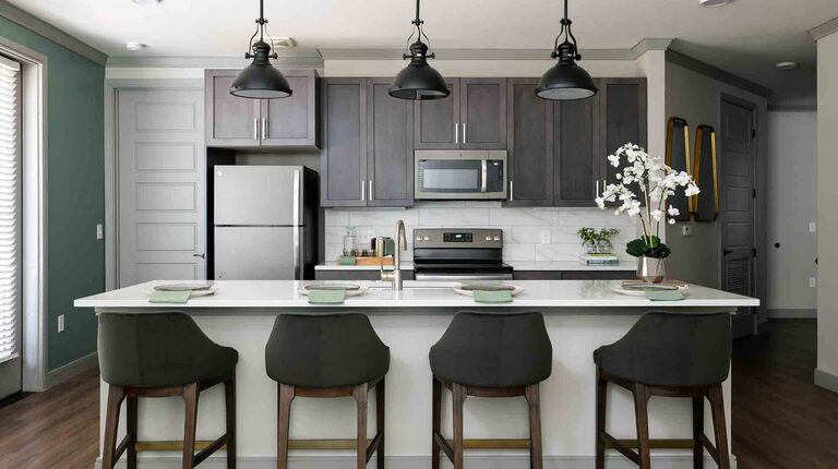 Modern Kitchen with Quartz Countertops and Expansive Kitchen Island