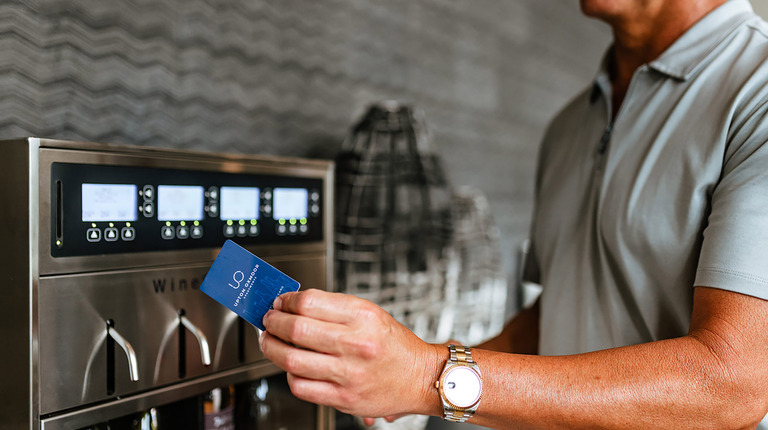 Wine dispenser